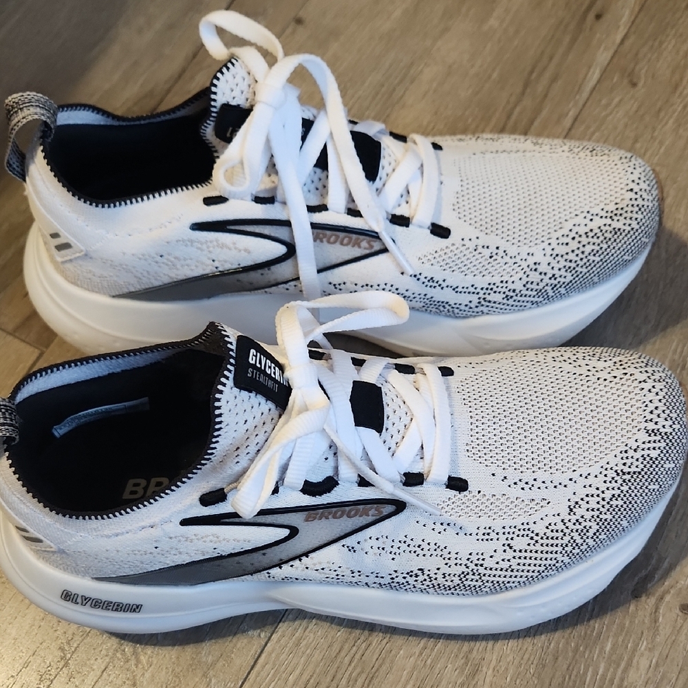 Brooks Glycerin Stealthfit 21 White and Black Sneakers